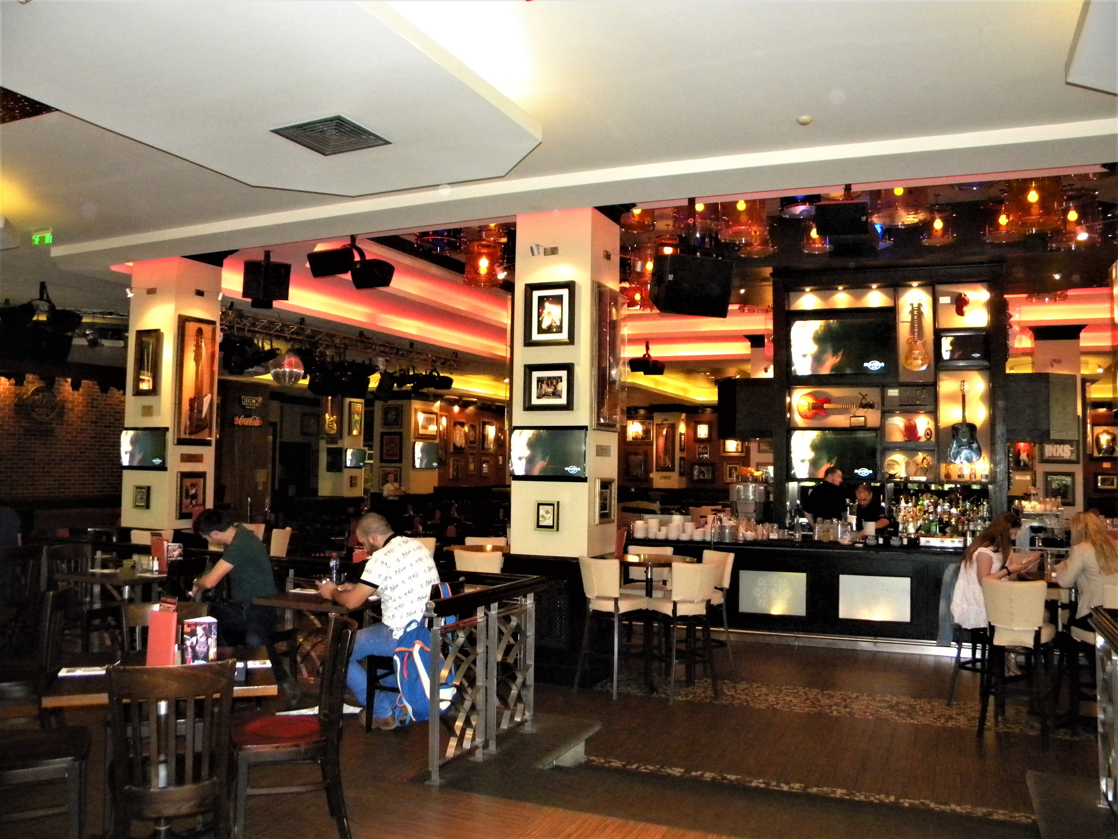 Elegante interior del restaurante Daxorvelum